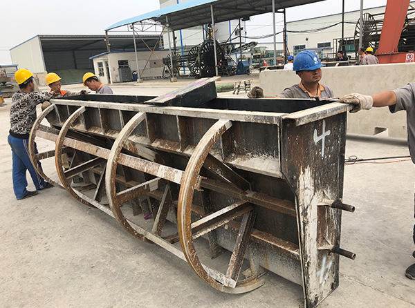 水泥隔離墩鋼模具