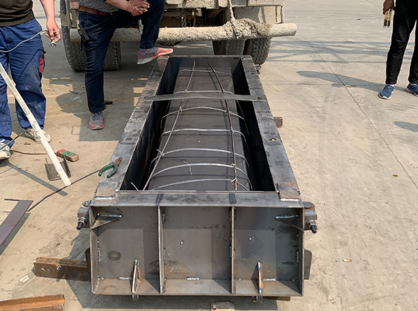 預(yù)制流水槽模具