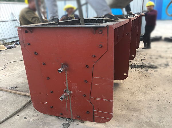 異形隔離墩鋼模具