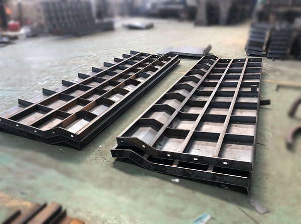 高速防撞墻鋼模板