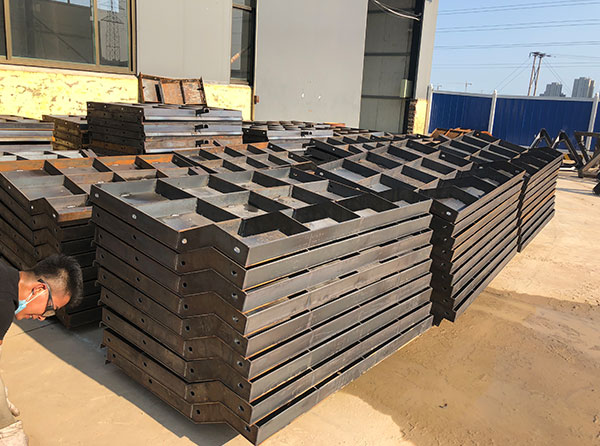 現(xiàn)澆防撞墻模具