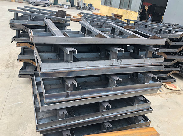 澆筑防撞墻護欄模具