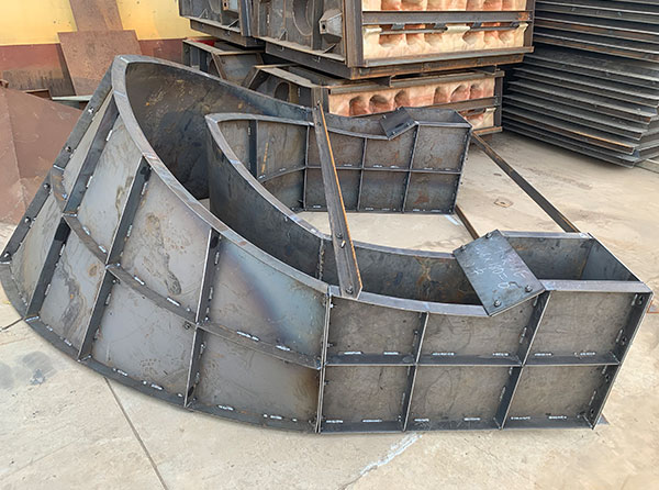 收費(fèi)站防撞島模具