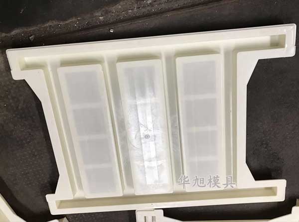 高鐵路基護(hù)欄模具